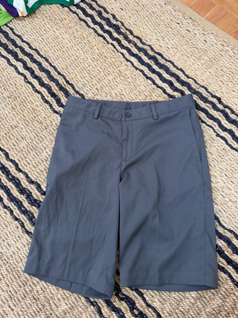 Nike Boys Dark Gray Flat-Front Performance Shorts, Size L
